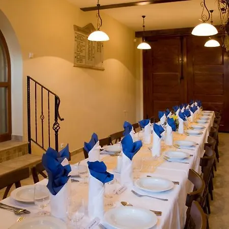 Tvarozek *** 3* Brezova pod Bradlom